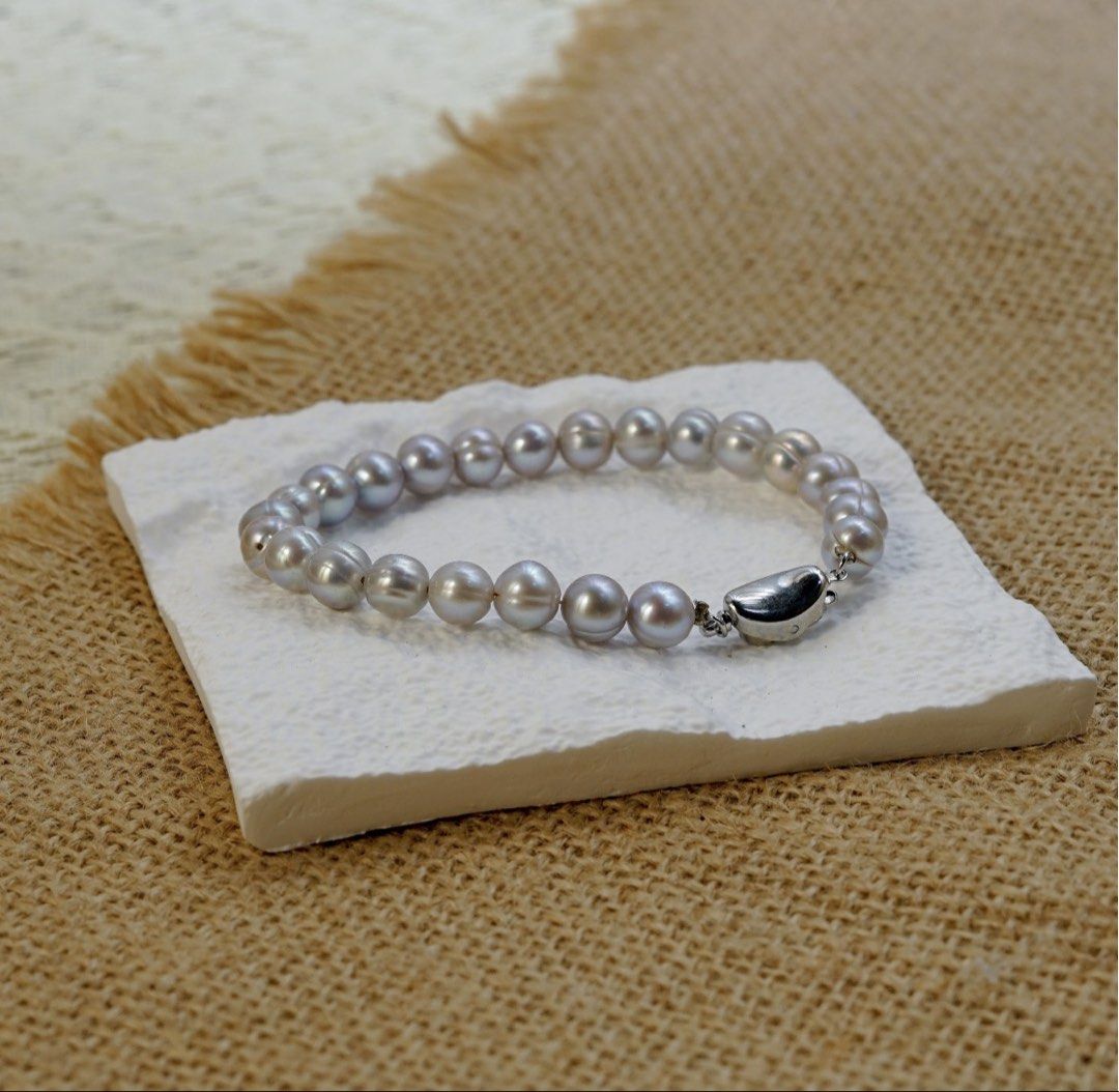 Silver color pearl bracelet (Category: Bracelets) located in Lipa City. Submitted by avenueusco_ph (Listing ID 1467408691, Image 1). Description: Silver color pearl bracelet with bluish and grayish overstone 🩶✨ Perfect luster ✨🩶 7.1 mm 8” long Only 1 .
