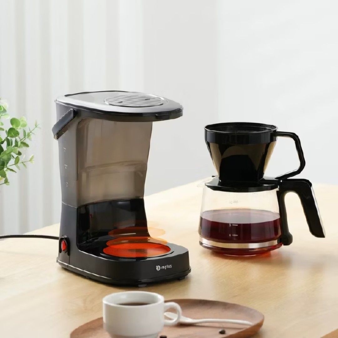 Simplus Auto Drip Filter Coffee Maker 1.25L (Category: Coffee Machines & Makers) located in Quezon City. Submitted by reply_1982 (Listing ID 1467587778, Image 2). Description: - Brand: Simplus Auto Drip Filter Coffee Maker - Capacity: 1.25L (great for family and friends) - Multi-functional: Handles automatic drip, pour-over coffee, and tea - Includes: Main black machine base, glass carafe with filter basket, and built-in heating plate - Design: C