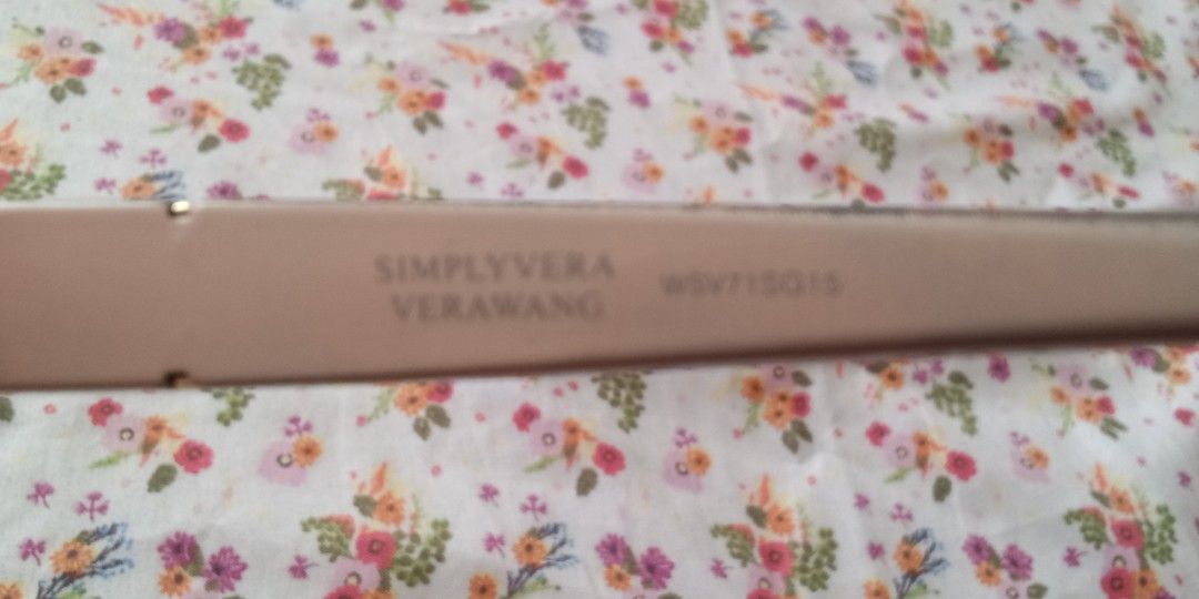 Simply Vera Wang (Category: Sunglasses & Eyewear) located in Paranaque City. Submitted by nobleearth.d28ec3 (Listing ID 1467385245, Image 3). Description: From US.