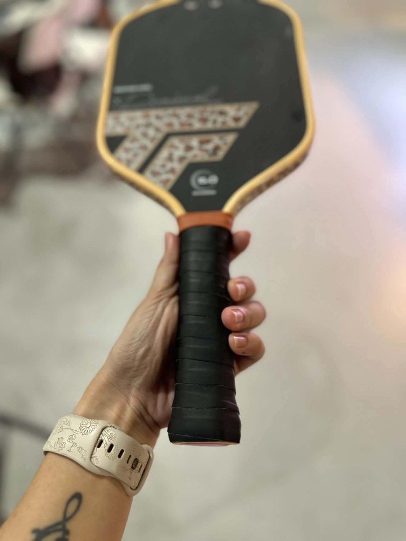 Six Zero x Danimal Pickleball Paddle (Category: Racket and Ball Sports) located in Noveleta. Submitted by arbuenos (Listing ID 1467396788, Image 3). Description: FOR SALE!! Tecnifibre powered by Six Zero Limited Edition (Danimal) -(14000php srp) -with edge guard .