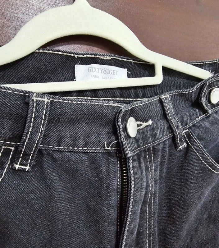 Sixty eight mom jeans (Category: Jeans) located in Aliaga. Submitted by kmapparel (Listing ID 1467583148, Image 2). Description: Size 30-31.