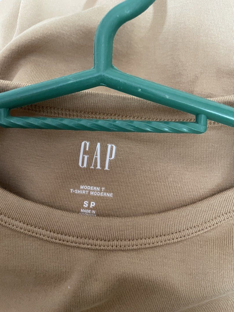 size small gap nude beige tan longsleeve top (Category: Longsleeves) located in Quezon City. Submitted by leocurations (Listing ID 1467396020, Image 2). Description: .
