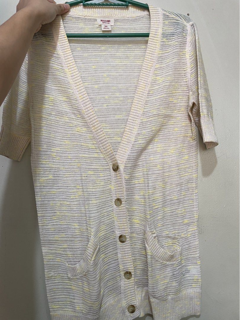 size small mossimo cardigan top (Category: Blouses) located in Quezon City. Submitted by leocurations (Listing ID 1467396223, Image 1). Description: .