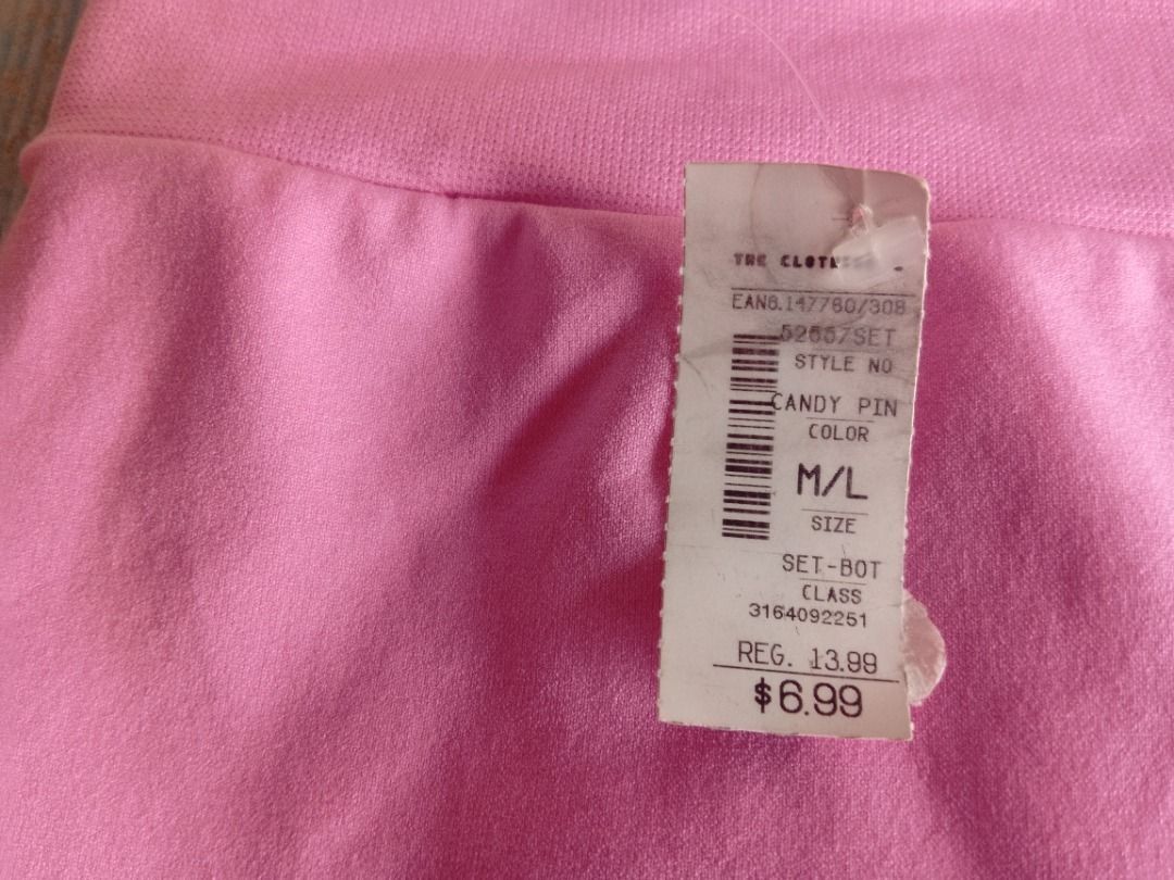 Skirt US BNEWTAG (Category: Skirts) located in Los Banos. Submitted by mania-62906 (Listing ID 1467411121, Image 2). Description: BNEWTAG US Medium to Large.