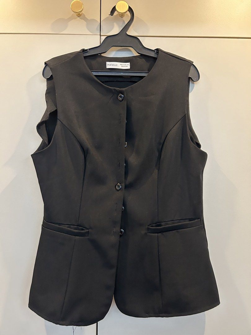 Sleeveless button top (Category: Blouses) located in Pasig City. Submitted by chloelovespink (Listing ID 1467400877, Image 2). Description: ‼️GET 1 ₱400 | GET 2: ₱650 MOP: GCASH/BPI MOD: GRAB/LALAMOVE/JNT/LBC Message for more information Buyer should shoulder delivery fee .