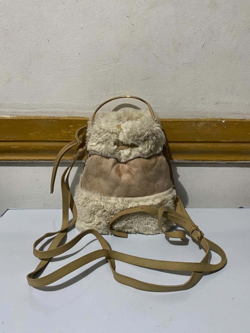 Sling bags (120 each) (Category: Cross-body Bags) located in Manila. Submitted by glaiza02 (Listing ID 1467504039, Image 2). Description: .