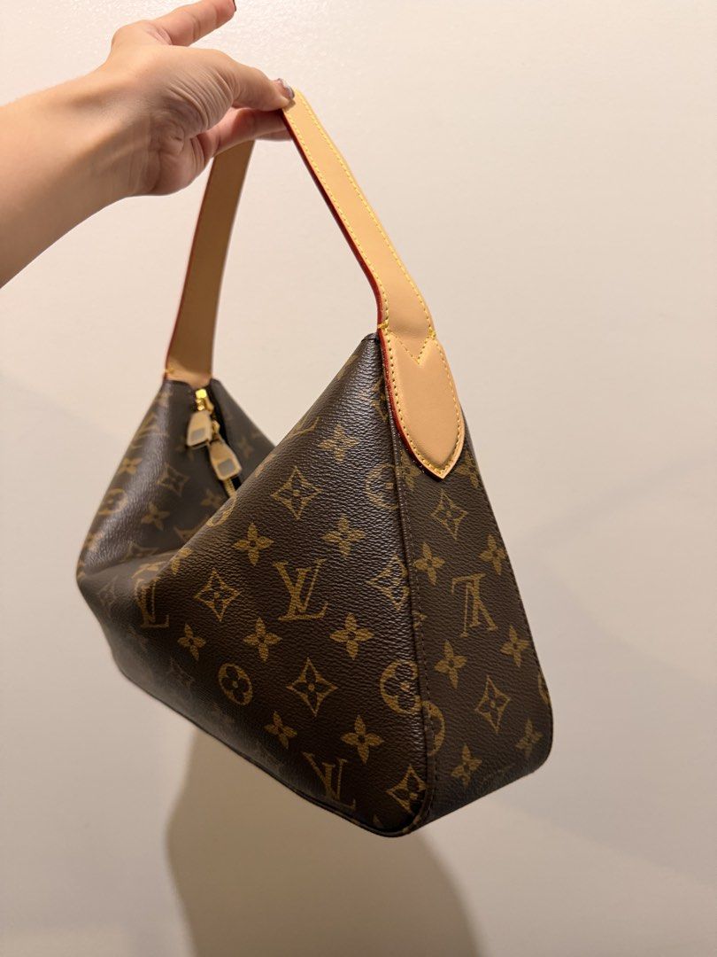 Slouchy PM size (Category: Luxury Bags & Wallets) located in Manila. Submitted by minimaison (Listing ID 1467504916, Image 1). Description: .