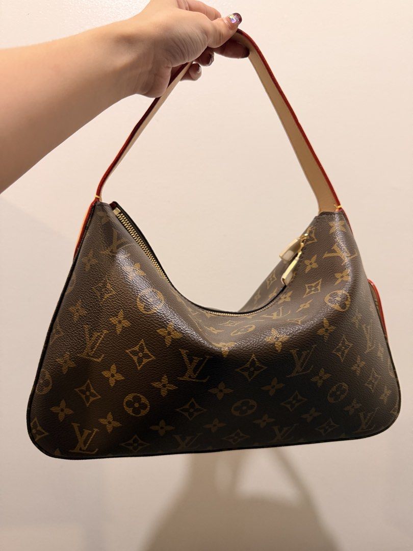 Slouchy PM size (Category: Luxury Bags & Wallets) located in Manila. Submitted by minimaison (Listing ID 1467504916, Image 2). Description: .