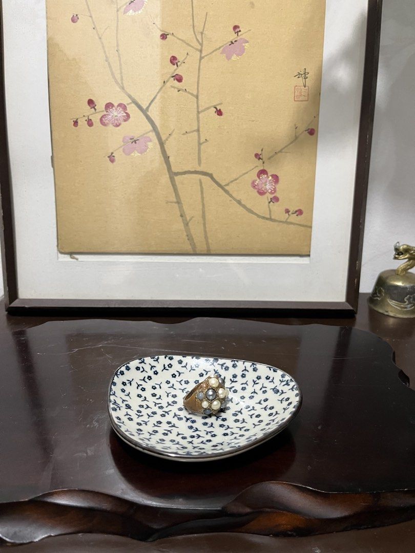 Small ceramic floral trinket dish (Category: Dinnerware & Cutlery) located in Taguig. Submitted by minmin_parker (Listing ID 1467473212, Image 2). Description: - Material: Smooth glossy ceramic with a metallic silver rim - Design: Asymmetrical rounded shape with all-over blue floral pattern - Usage: Ideal for holding rings, keys, and small bedside trinkets - Condition: Excellent, clean with no chips or cracks.