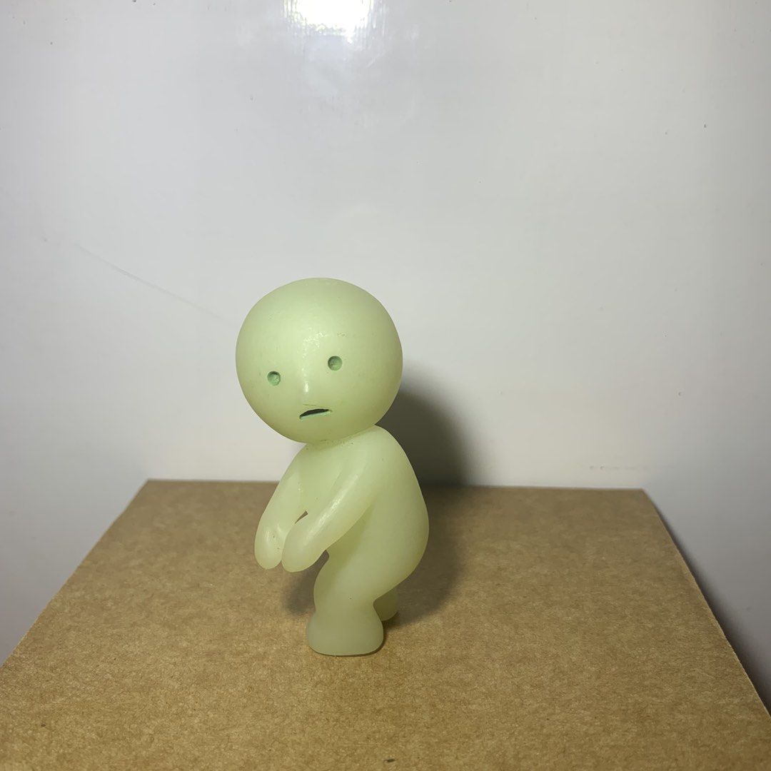 Smiski Looking back (Series 1) (Category: Designer & Blind Box Toys) located in Valenzuela. Submitted by heypapermoon (Listing ID 1467502903, Image 1). Description: Smiski Looking back (series 1) No box and foil X sensi.