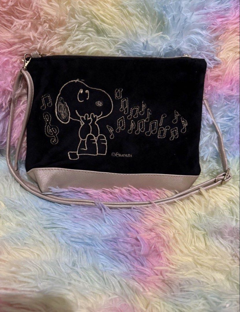 Snoopy 3Way Pouch Book Bag Peanuts (Category: Cross-body Bags) located in Marikina City. Submitted by zobel.yanna (Listing ID 1467401812, Image 2). Description: - Authentic Snoopy special mook release 3-way pouch bag - Chic black velvet material with a durable white faux leather bottom - Cute gold embroidered Snoopy graphic with musical notes on the front - Includes a detachable long strap for shoulder or crossbody wear - Compact and handy size, 