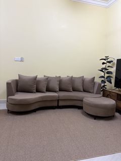 (Category: ) located in . Submitted by quefurnituretrading (Listing ID 1467472020, Image 1). Description: .