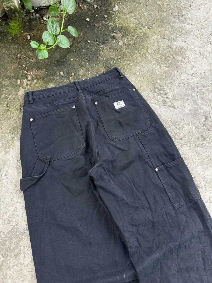 Solid black carpenter pants (Category: Jeans) located in Davao. Submitted by boss_kel (Listing ID 1467524392, Image 3). Description: Waist: 30-31 Lenght: 43 Thigh: 14 LO: 9.5 No issue.