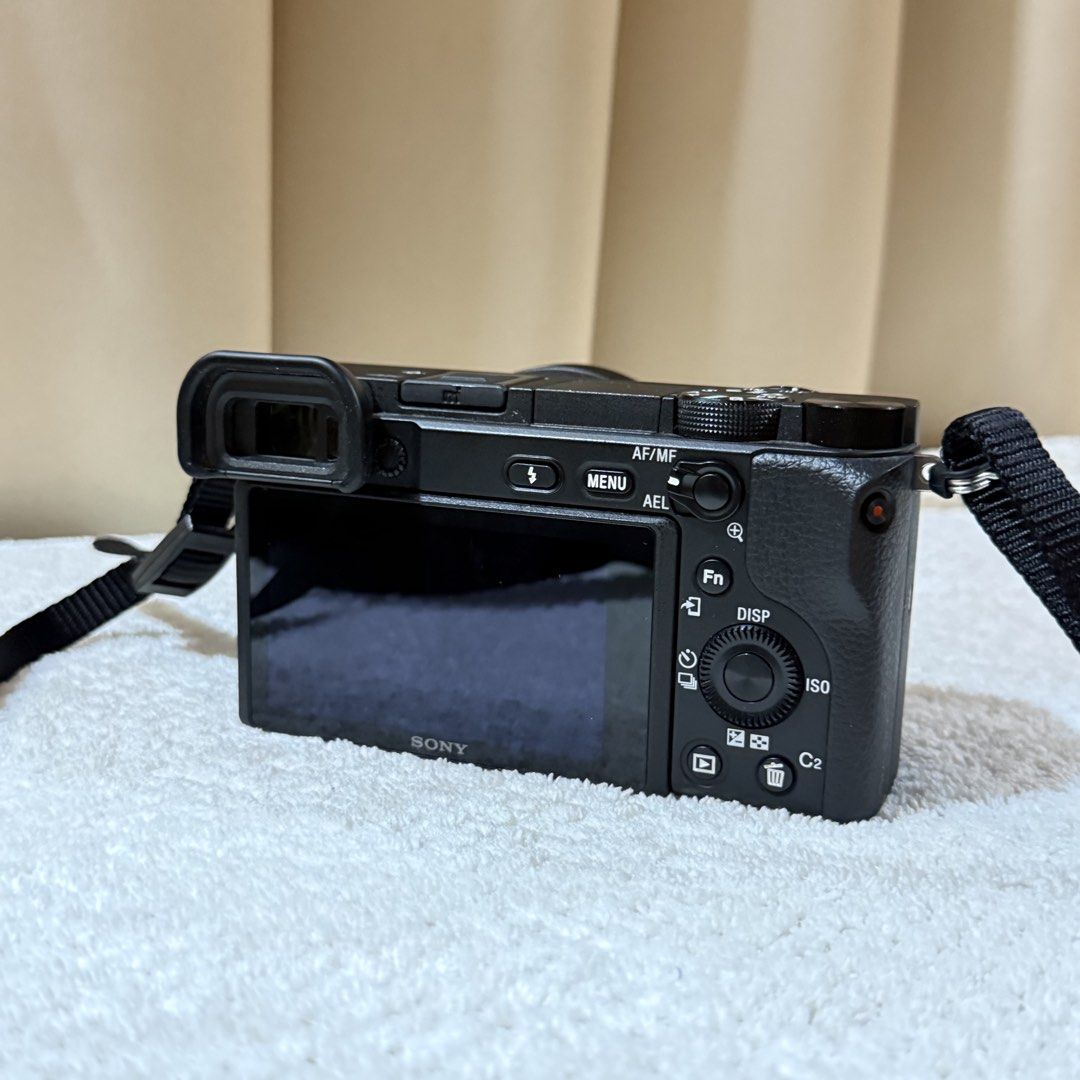 Sony Alpha a6400 Mirrorless Camera with 16-50mm Lens (Category: Cameras) located in Manila. Submitted by boabns (Listing ID 1467494725, Image 2). Description: - Sony a6400 - with kit lens - 5,691 shutter count - no repairs done - bought for 59k at SM last year Rfs: naka tambak .