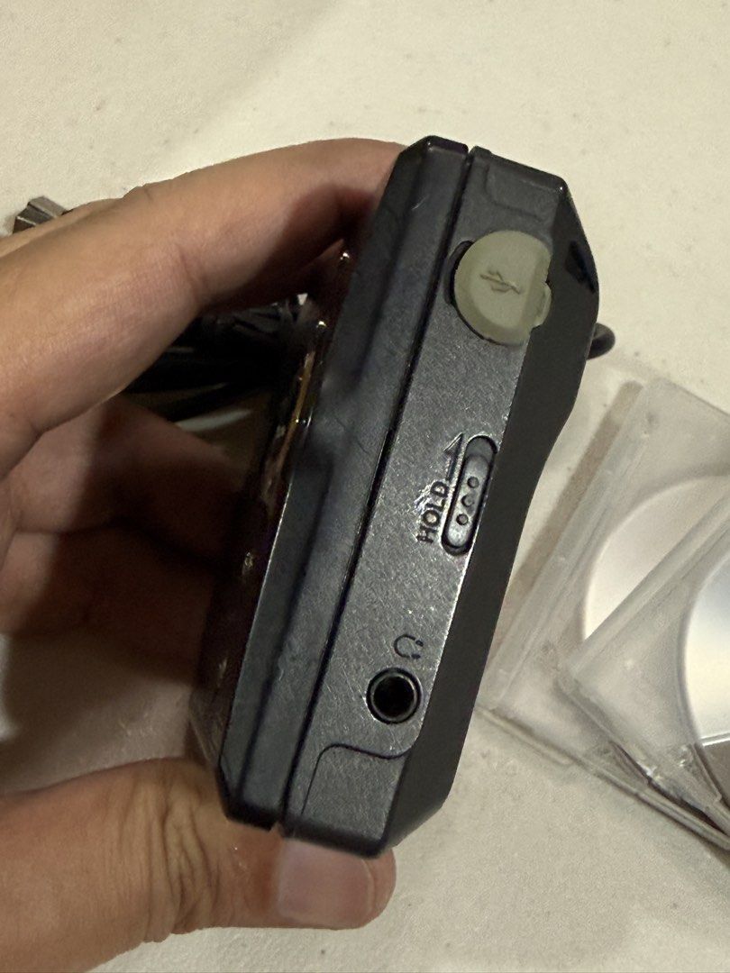 Sony NetMD Walkman MZ-NE410 Minidisc (Category: Portable Music Players) located in Makati City. Submitted by see5o5 (Listing ID 1467460652, Image 3). Description: Sony MZ-NE410 NetMD Minidisc Walkman (Black) All working, minor scuffs from regular handling. NetMD allows you to transfer music using your computer from MP3’s and other music files with full track titles. You can also add titles to existing MDs or do automatic song recognition to label