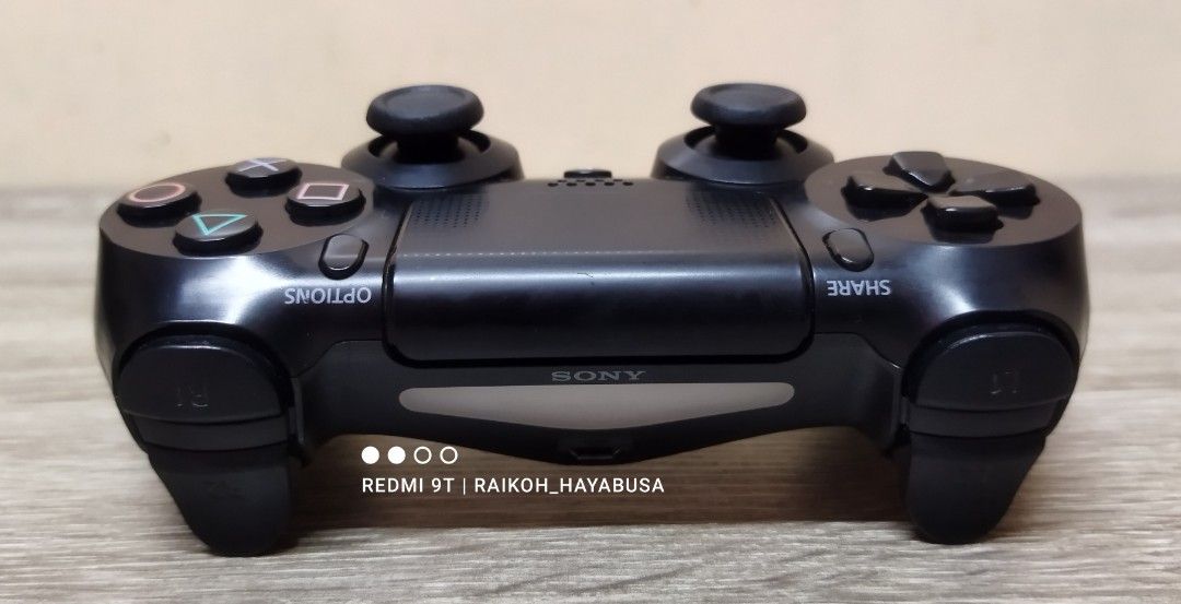 Sony Playstation 4 (DS4) Wireless Controller (Category: Controllers) located in Dasmarinas. Submitted by nixx_hayabusa (Listing ID 1467486026, Image 2). Description: Playstation 4 (DS4) Wireless Controller Version 01 ✅ Authentic Sony DualShock 4(Ver.01) In Very Good Working Condition ✅ Slightly Used/No Issues ✅ No Drifting On Analogs ✅ ALL Buttons Working ✅ Analog Rubbers Still Fully Intact Can Send Video Proof Of It Being Used And Working Can Do