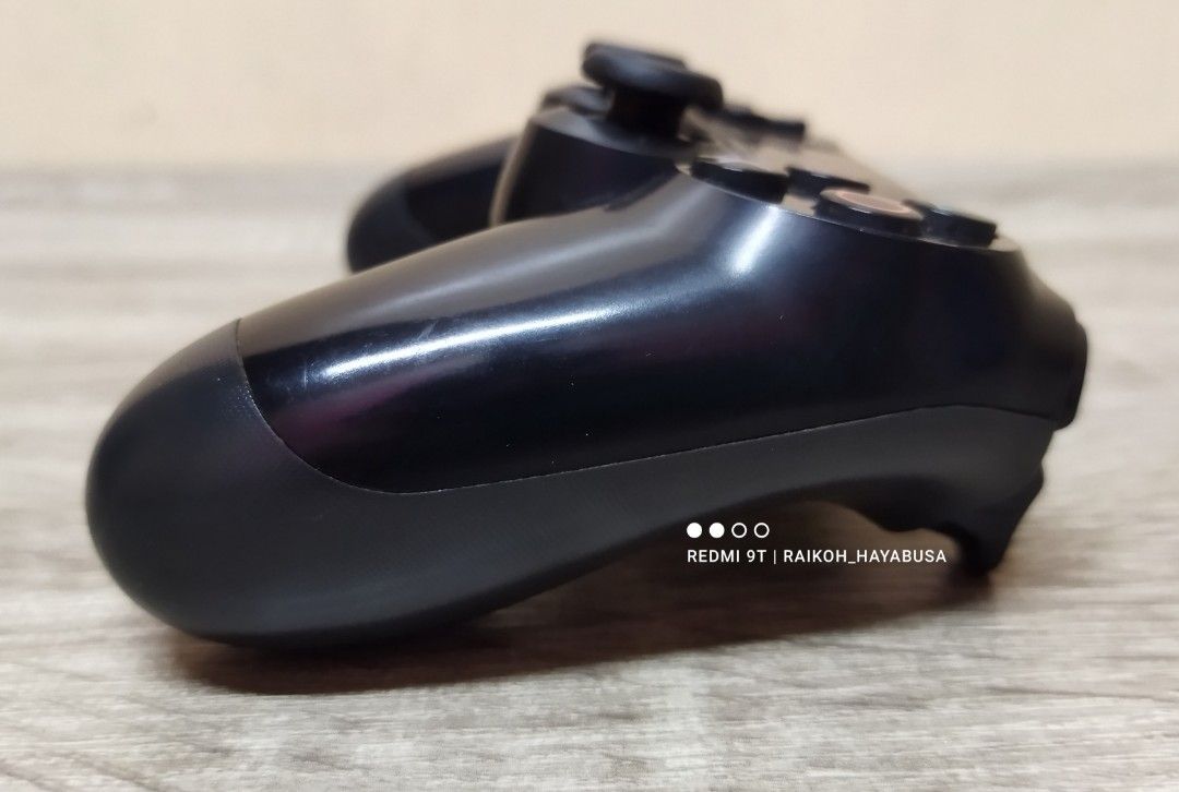Sony Playstation 4 (DS4) Wireless Controller (Category: Controllers) located in Dasmarinas. Submitted by nixx_hayabusa (Listing ID 1467486026, Image 3). Description: Playstation 4 (DS4) Wireless Controller Version 01 ✅ Authentic Sony DualShock 4(Ver.01) In Very Good Working Condition ✅ Slightly Used/No Issues ✅ No Drifting On Analogs ✅ ALL Buttons Working ✅ Analog Rubbers Still Fully Intact Can Send Video Proof Of It Being Used And Working Can Do