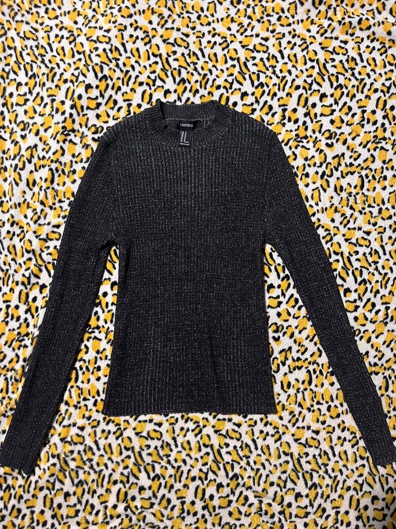 Sparkly Black Ribbed Long Sleeve Turtleneck Sweater (Category: Longsleeves) located in Caloocan City. Submitted by pieces_by_pisces (Listing ID 1467454149, Image 1). Description: - Color: Black with sparkly metallic threads - Design: Mock neckline, ribbed texture - Fit: Slim, stretchy, and body-hugging - Style: Great basic piece for layering or standalone wear in cooler weather.