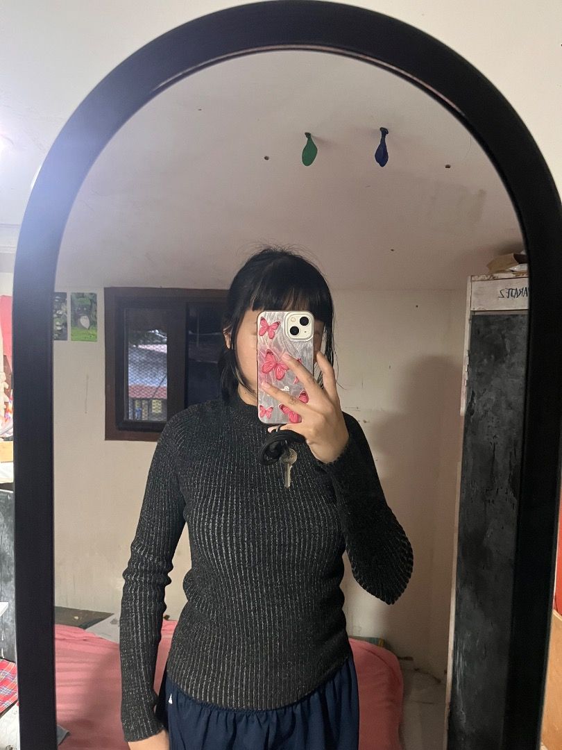 Sparkly Black Ribbed Long Sleeve Turtleneck Sweater (Category: Longsleeves) located in Caloocan City. Submitted by pieces_by_pisces (Listing ID 1467454149, Image 2). Description: - Color: Black with sparkly metallic threads - Design: Mock neckline, ribbed texture - Fit: Slim, stretchy, and body-hugging - Style: Great basic piece for layering or standalone wear in cooler weather.
