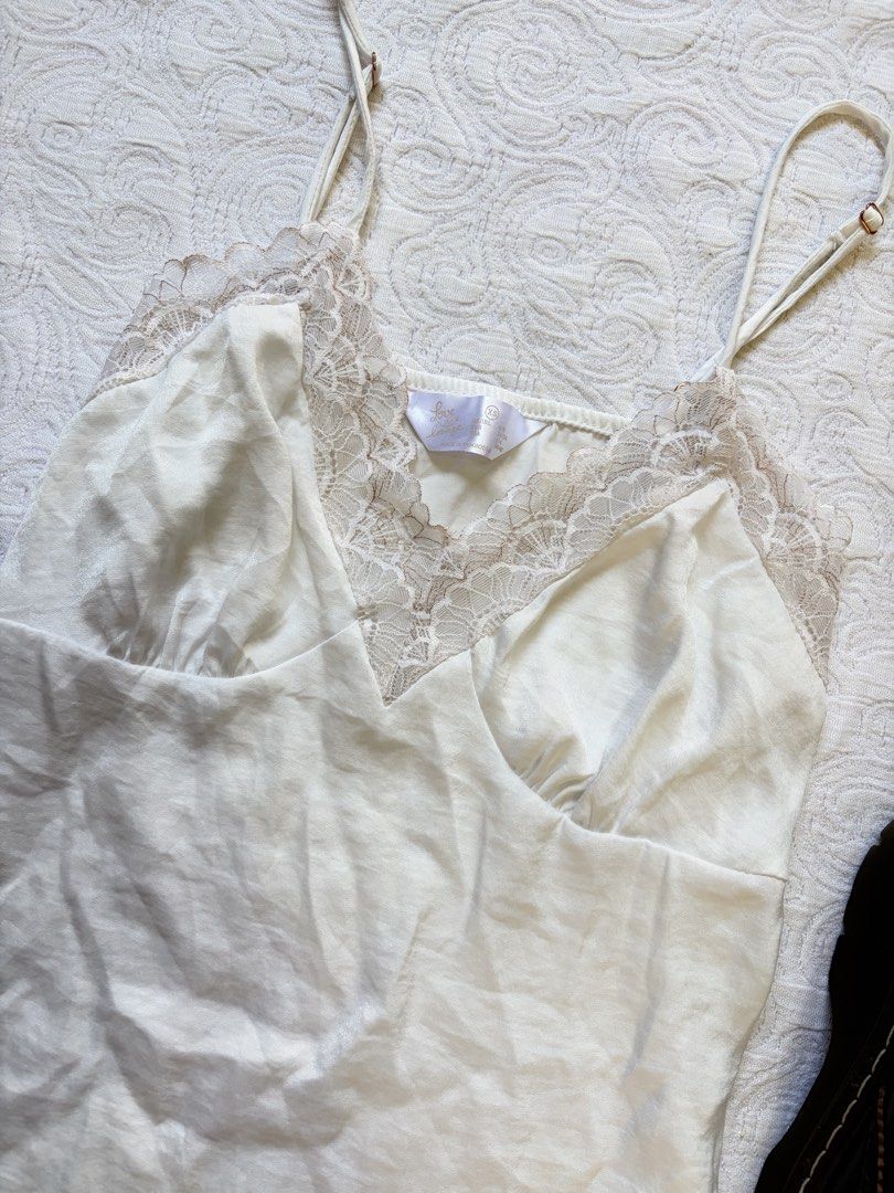 spring outfit white lace cami top (Category: Sleeveless) located in Tarlac. Submitted by pearl_xoxo (Listing ID 1467569851, Image 2). Description: - spring outfit white lace cami top bust: 16” waist: 17” length: 17” size: xs-m issue: needwash brand: love to lounge .