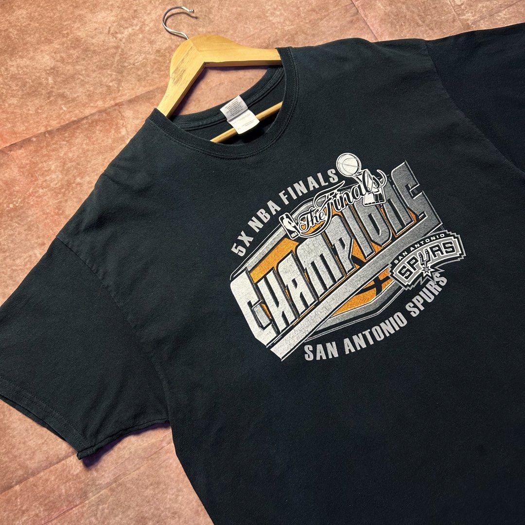 SPURS 5X NBA CHAMP GRAPHIC TEE (Category: Activewear) located in Dasmarinas. Submitted by 2slickdeals_ (Listing ID 1467412613, Image 2). Description: SIZE XL 23 WIDTH 30 LENGTH VERY GOOD CONDITION ISSUE: MINOR CRACK PRINT. COLOR RATE: 9 / 10 J&T / LALAMOVE / MEET UPS!.