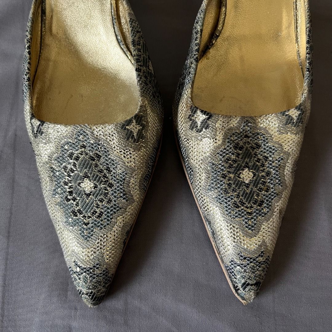 SS02 Prada Gold Brocade Pointed Kitten Heel Mules (Category: Heels) located in Quezon. Submitted by _babypluto (Listing ID 1467445550, Image 2). Description: Size on tag: 36 IT / 27 CM insole Very good condition flaw: repaired by Mr Diy Pm me for more info :).