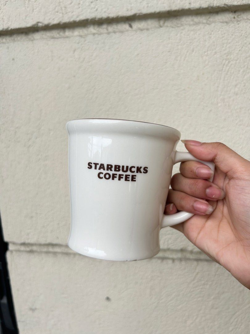 Starbucks 2009 latte mug (Category: Coffee & Tea Tableware) located in Angono. Submitted by kkuroset (Listing ID 1467439578, Image 1). Description: its big, not a regular sized mug perfect for lattes.