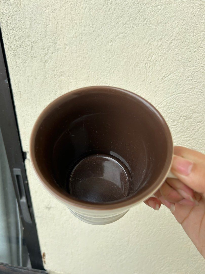 Starbucks 2009 latte mug (Category: Coffee & Tea Tableware) located in Angono. Submitted by kkuroset (Listing ID 1467439578, Image 2). Description: its big, not a regular sized mug perfect for lattes.