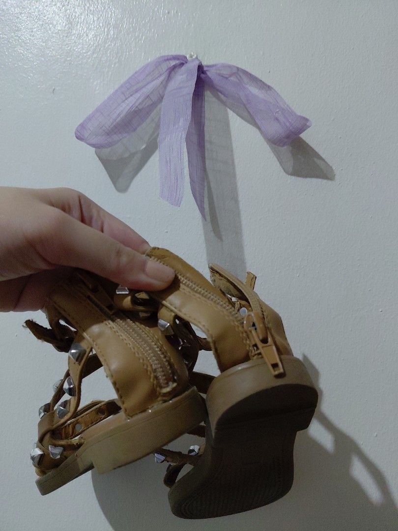 Steve Madden Kids Studded Gladiators Sandals (Category: Babies & Kids Fashion) located in Tarlac. Submitted by wornwardrobe (Listing ID 1467477642, Image 3). Description: Size 8 Kindly note that all items are stored at my parents' house and not on hand. Retrieval takes up to 2 weeks before shipping. Please purchase only if you're okay with the wait. Message me to check the next available shipping date! Thank you!.