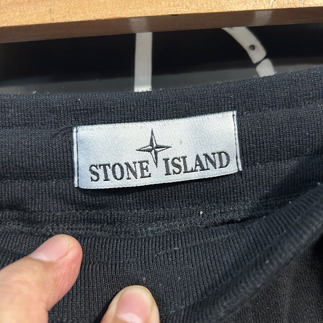 Stone Island Black Cargo Shorts (Category: Shorts) located in Manila. Submitted by jakes_thrift_shop (Listing ID 1467512239, Image 3). Description: - 100% premium cotton for ultimate comfort - Adjustable drawstring waist for a custom fit - Signature Stone Island compass patch on the left cargo pocket - Includes Certilogo (CLG) tag for authenticity verification - Sleek black color and regular length style.