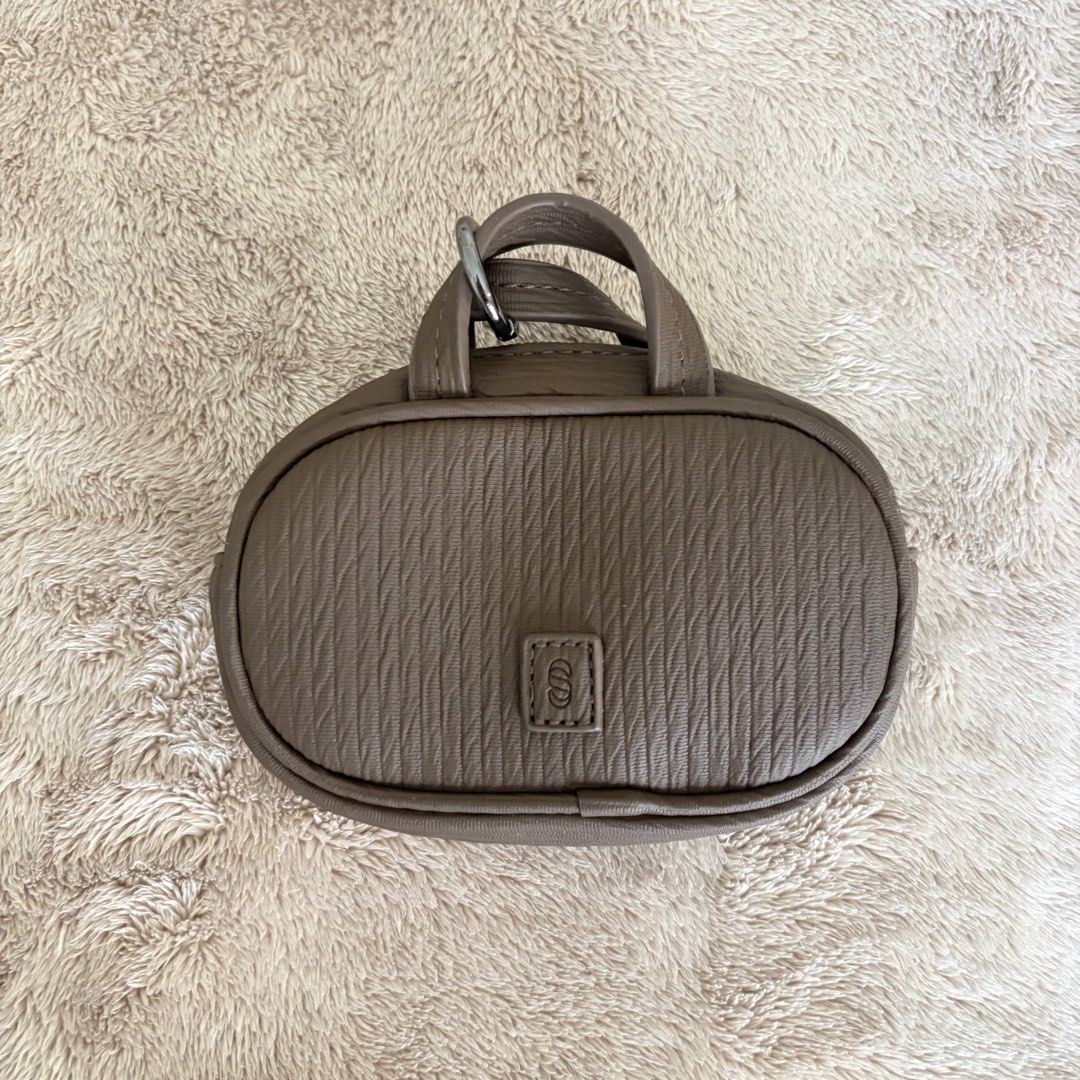 Straighforward Mini Keanu (Category: Purses & Pouches) located in San Juan City. Submitted by _ands_ (Listing ID 1467465031, Image 1). Description: - Color: Chestnut - Good as new; no flaws.