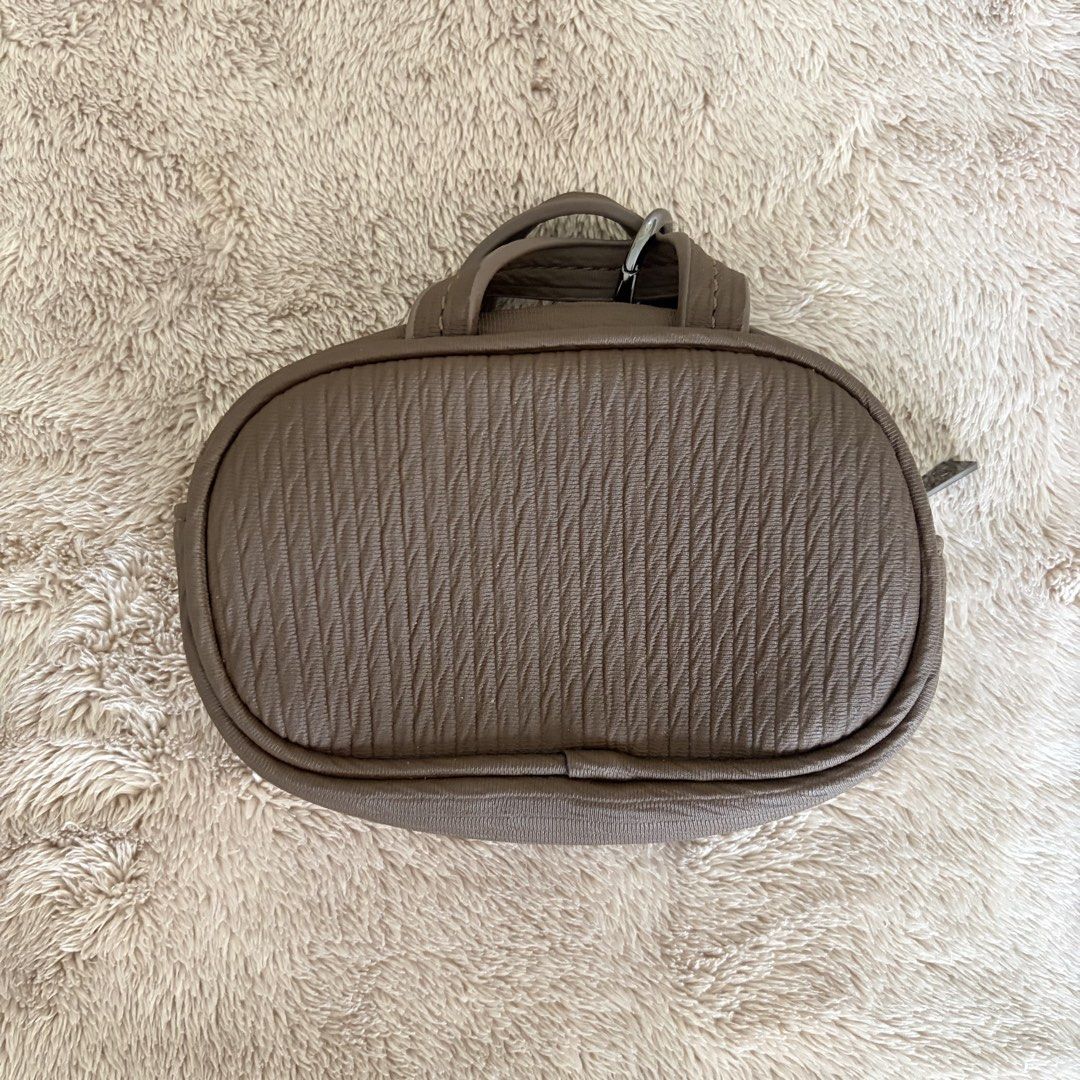 Straighforward Mini Keanu (Category: Purses & Pouches) located in San Juan City. Submitted by _ands_ (Listing ID 1467465031, Image 2). Description: - Color: Chestnut - Good as new; no flaws.