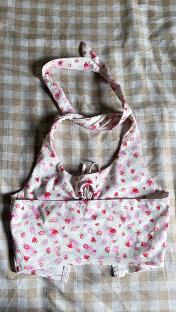 Strawberry Print Halter Crop Top Tie Front (Category: Sleeveless) located in Malabon City. Submitted by ajaasmith (Listing ID 1467397031, Image 3). Description: Decluttering Php 89.
