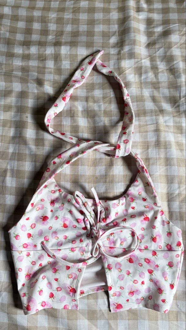Strawberry Print Halter Crop Top Tie Front (Category: Sleeveless) located in Malabon City. Submitted by ajaasmith (Listing ID 1467397031, Image 2). Description: Decluttering Php 89.