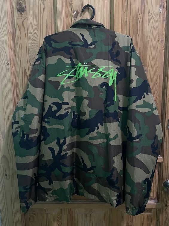 Stüssy Camo Cruize Coach Jacket (Category: Coats, Jackets and Outerwear) located in Manila. Submitted by kennethgup36225 (Listing ID 1467527407, Image 1). Description: Stüssy Camo Cruize Coach Jacket Size: Large on tag -Dimension lenght: 30 width: 23 Sleeve: 26.5 Color Rate: 9.8/19 Excellent Conditon Issue: Missing Lace Unli vouch & Open for Videocall ☝🏻 CLAIM : 4500+SF 📍Bacoor,Cavite.