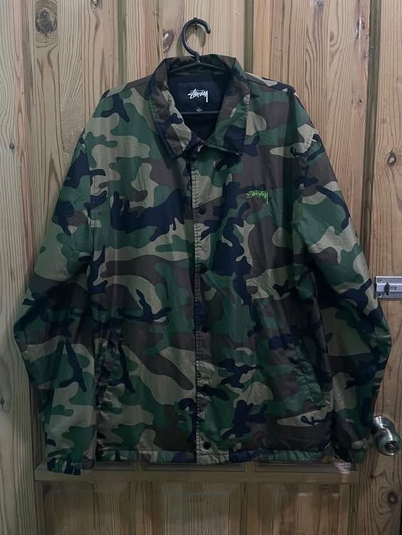 Stüssy Camo Cruize Coach Jacket (Category: Coats, Jackets and Outerwear) located in Manila. Submitted by kennethgup36225 (Listing ID 1467527407, Image 2). Description: Stüssy Camo Cruize Coach Jacket Size: Large on tag -Dimension lenght: 30 width: 23 Sleeve: 26.5 Color Rate: 9.8/19 Excellent Conditon Issue: Missing Lace Unli vouch & Open for Videocall ☝🏻 CLAIM : 4500+SF 📍Bacoor,Cavite.