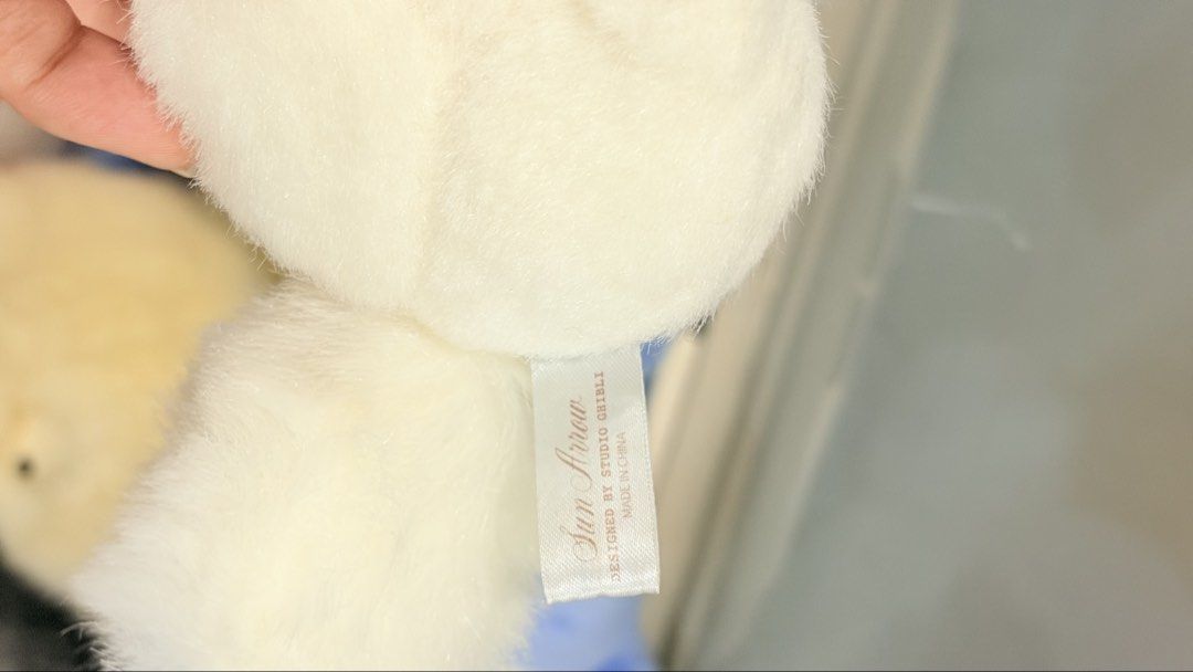 Studio Ghibli Sun Arrow Lily Cat Plush Toy (Category: Plushies & Soft Toys) located in Cavite. Submitted by dhonnabananaaaa (Listing ID 1467525979, Image 2). Description: - Authentic Studio Ghibli white cat plush toy by Sun Arrow - Features cute blue embroidered eyes, pink nose, and detailed inner ears - Ultra-soft and fluffy texture all over - Compact, one-hand friendly size - Pristine clean white fur with original tag still attached at the back