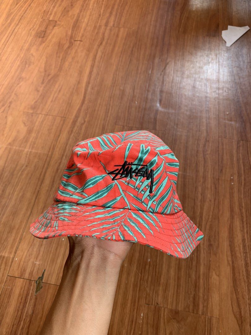 STUSSY BUCKET HAT NEED WASH LANG (Category: Caps & Hats) located in Valencia. Submitted by angelineja33413 (Listing ID 1467582763, Image 1). Description: .
