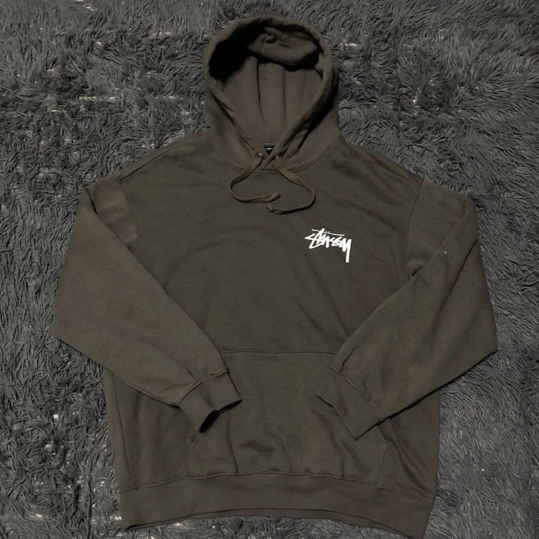 Stussy Hoodie (Category: Activewear) located in Camiling. Submitted by thriftscape2024 (Listing ID 1467558625, Image 1). Description: Excellent Condition Color rate: 9/10 Issue: ❌❌❌ Dimes: W26xL26.