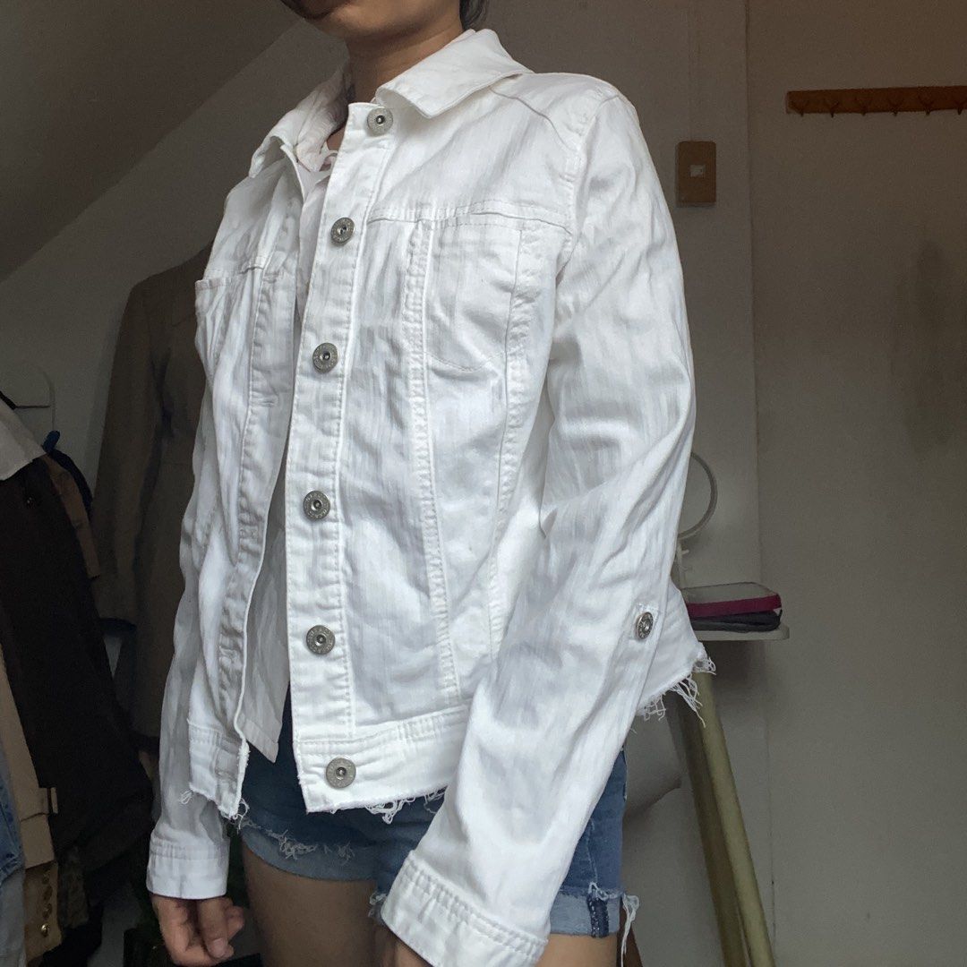 Style & Co • Hard Denim Jacket (Category: Coats, Jackets and Outerwear) located in Santa Rosa. Submitted by 07mkl (Listing ID 1467415383, Image 3). Description: Style & Co • Hard Denim Jacket • Condition: 9/10 • Size: s-m • Flaws: none • Color: White ₱200✨.