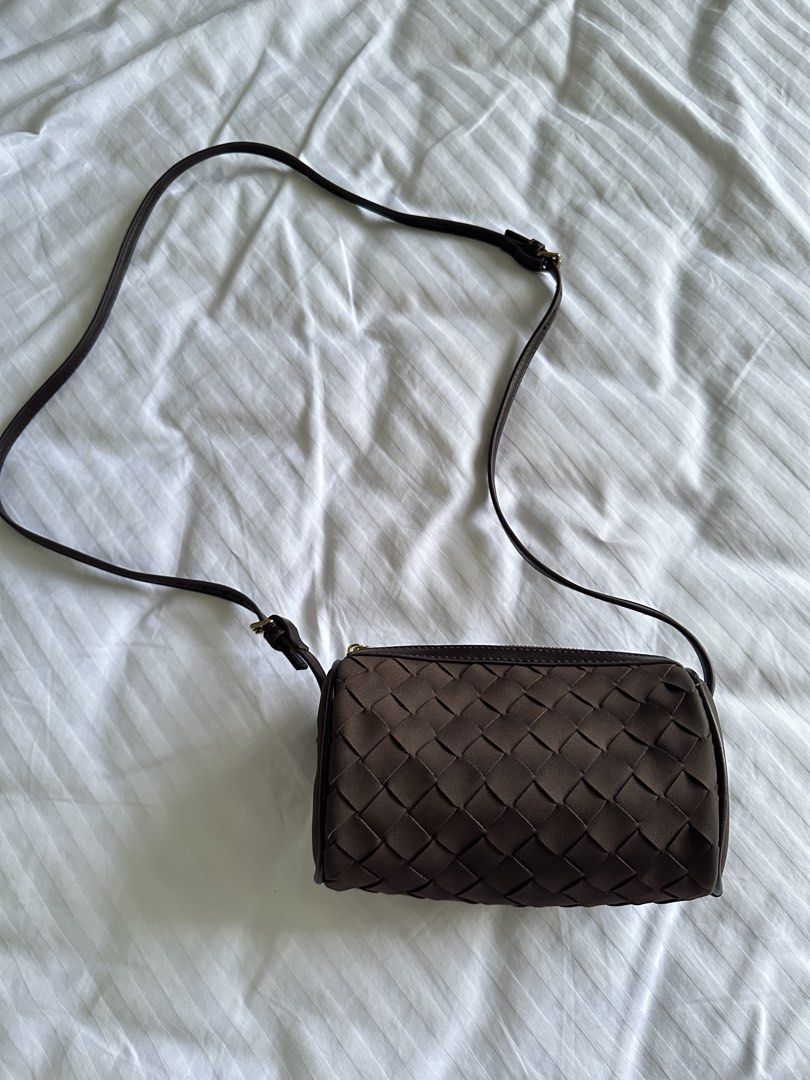 Suede Woven Brown Mini Bag | handbag sling (Category: Purses & Pouches) located in Balanga. Submitted by cartsabeli (Listing ID 1467436658, Image 1). Description: So cuuute. High quality. Can be used as sling/crossbody or handbag. Used twice only 😊 can fit jisulife, card holder, phone ₱390 + sf mop: gcash/maya mod: j&t only.