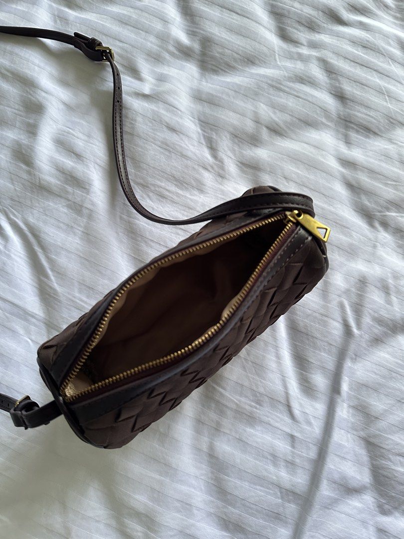 Suede Woven Brown Mini Bag | handbag sling (Category: Purses & Pouches) located in Balanga. Submitted by cartsabeli (Listing ID 1467436658, Image 2). Description: So cuuute. High quality. Can be used as sling/crossbody or handbag. Used twice only 😊 can fit jisulife, card holder, phone ₱390 + sf mop: gcash/maya mod: j&t only.
