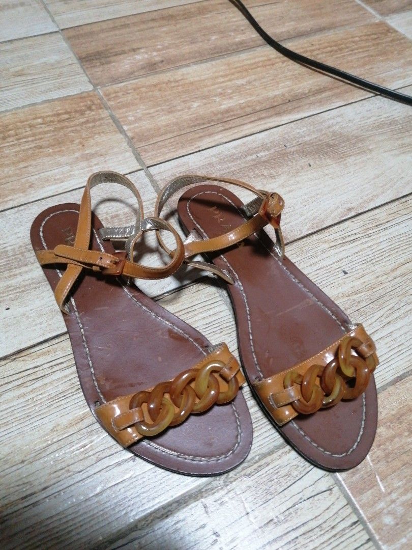 Summer sandals (Category: Flats & Sandals) located in Quezon City. Submitted by kunganolangshopph (Listing ID 1467380929, Image 1). Description: Size: 36 1/2 For reference, I'm size 36 talaga. RFS: decluttering / di na nagagamit :( Loc: Commonwealth, Q.C Gcash payment.
