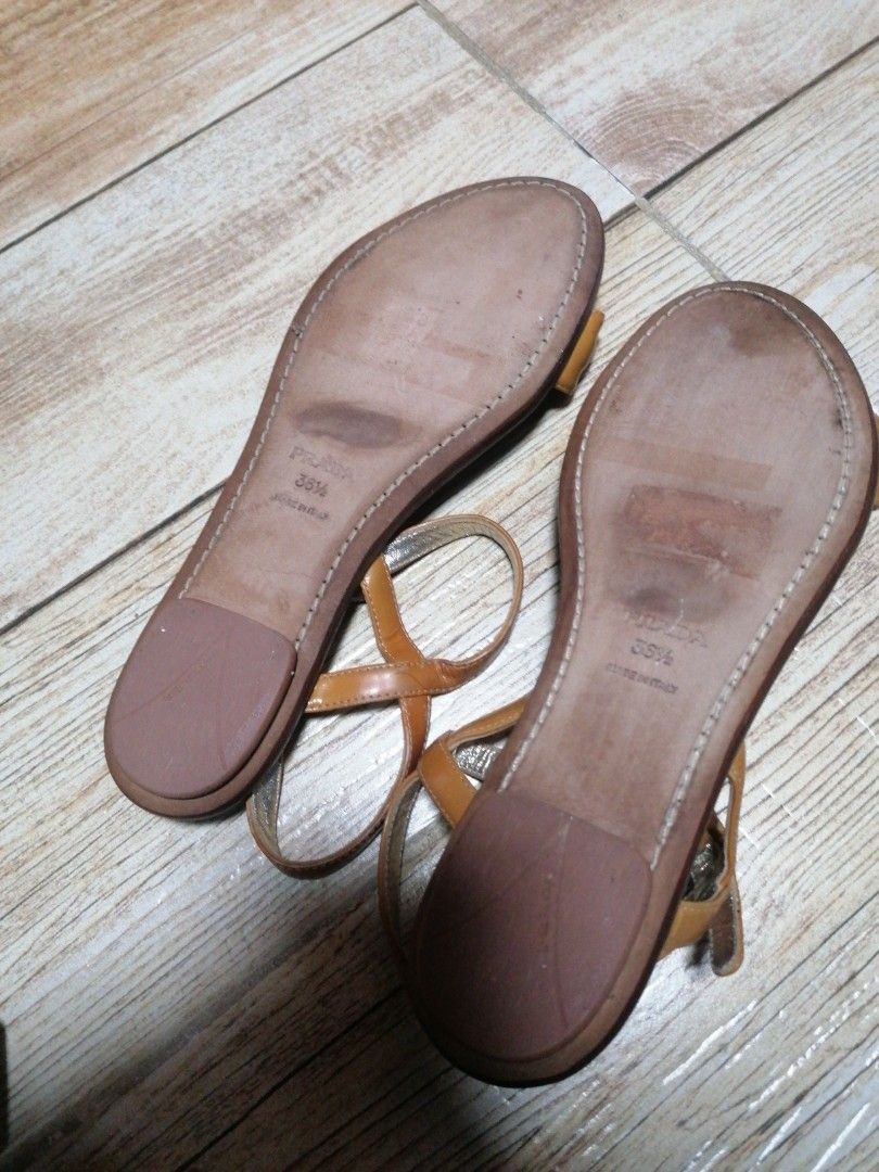 Summer sandals (Category: Flats & Sandals) located in Quezon City. Submitted by kunganolangshopph (Listing ID 1467380929, Image 2). Description: Size: 36 1/2 For reference, I'm size 36 talaga. RFS: decluttering / di na nagagamit :( Loc: Commonwealth, Q.C Gcash payment.
