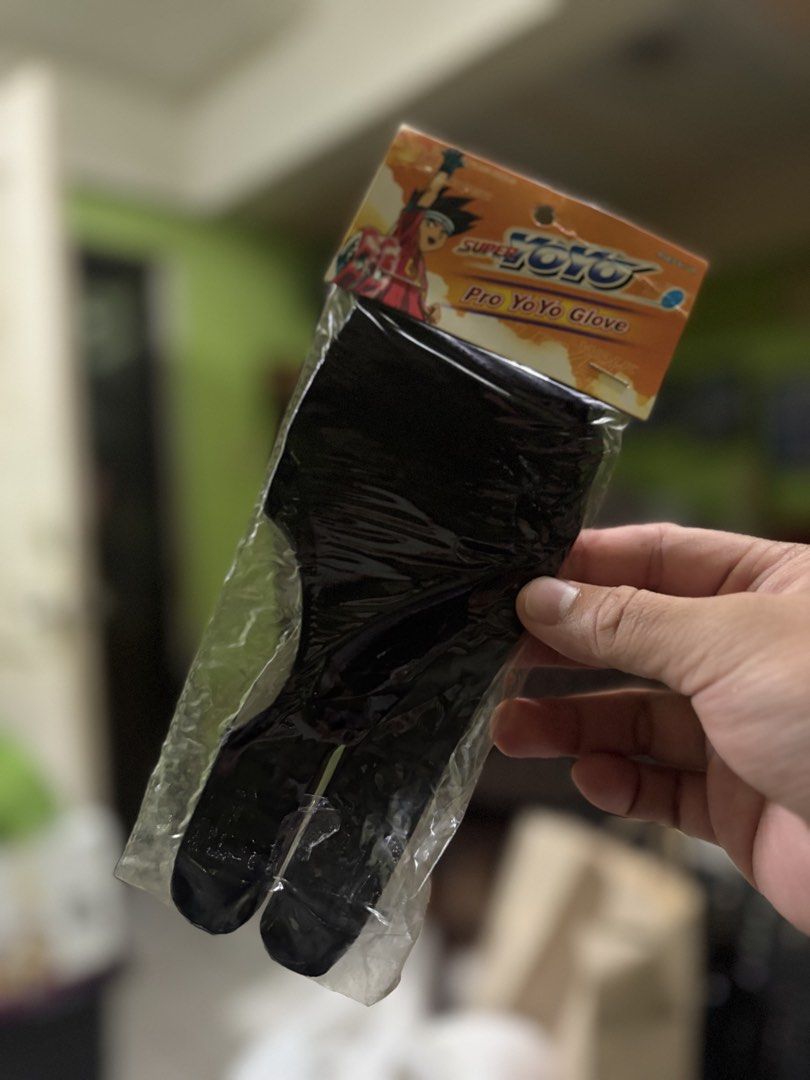 Super YoYo Glove Black (Category: Kids Toys) located in Manila. Submitted by soul793307 (Listing ID 1467526488, Image 1). Description: - Color: Black - Condition: Brand new, unopened in original packaging - Comfort: Fits comfortably and reduces throw hand friction - Protection: Keeps fingers safe during long spinning sessions - Availability: Multiple pieces available upon request.