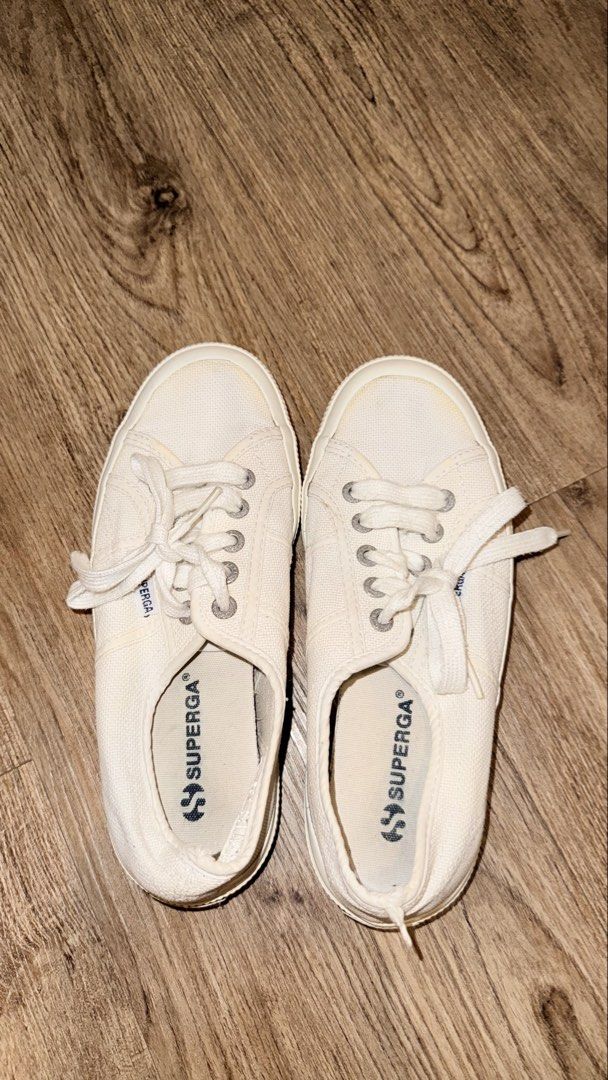 Superga 2750 Cotu Classic White Sneakers (Category: Sneakers) located in Las Pinas. Submitted by kathhsantoss (Listing ID 1467532493, Image 1). Description: - Foot length: 9.2in - Breathable cotton canvas upper - Unlined - Two-tone jacquard logo tag on the side - Logo-printed backheel and insole - Logo-engraved aluminum eyelets - Cotton laces - Vulcanized natural rubber sole - Lining: Cotton 100% - Upper: Cotton 100% - Outsole: Rubber 100%; - Con