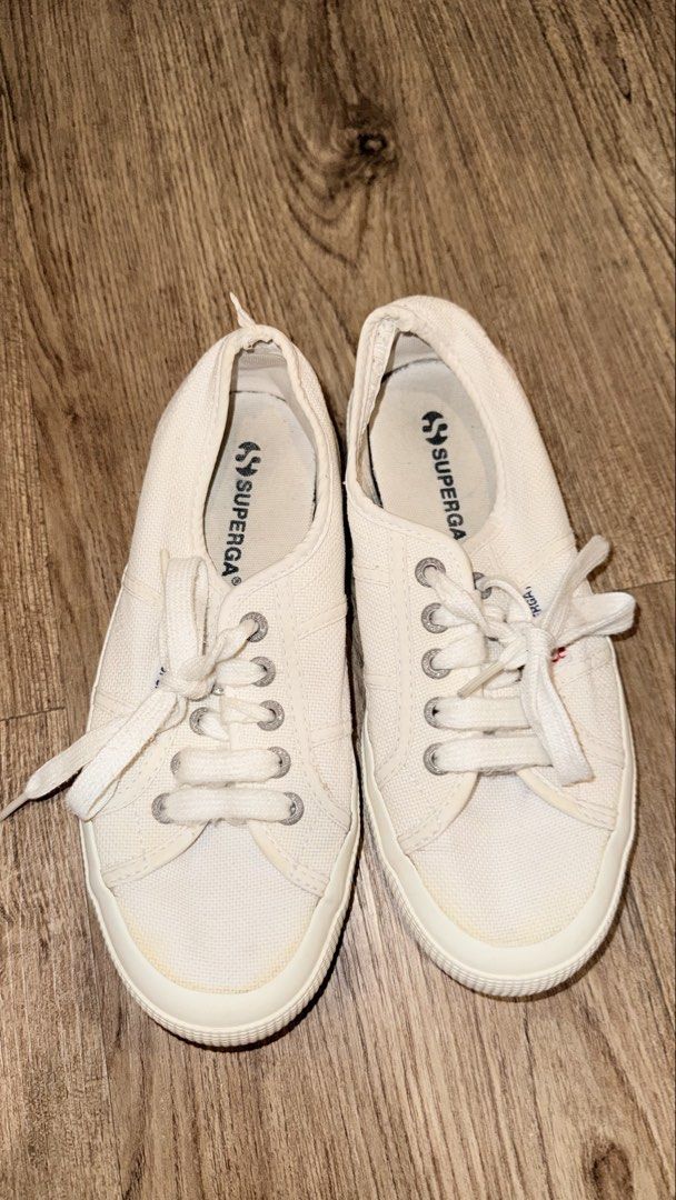 Superga 2750 Cotu Classic White Sneakers (Category: Sneakers) located in Las Pinas. Submitted by kathhsantoss (Listing ID 1467532493, Image 2). Description: - Foot length: 9.2in - Breathable cotton canvas upper - Unlined - Two-tone jacquard logo tag on the side - Logo-printed backheel and insole - Logo-engraved aluminum eyelets - Cotton laces - Vulcanized natural rubber sole - Lining: Cotton 100% - Upper: Cotton 100% - Outsole: Rubber 100%; - Con