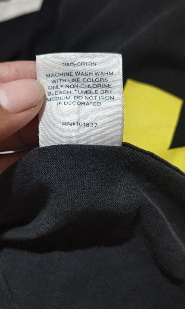 Supreme (Category: Activewear) located in Binan City. Submitted by wilthrifted (Listing ID 1467515376, Image 3). Description: .