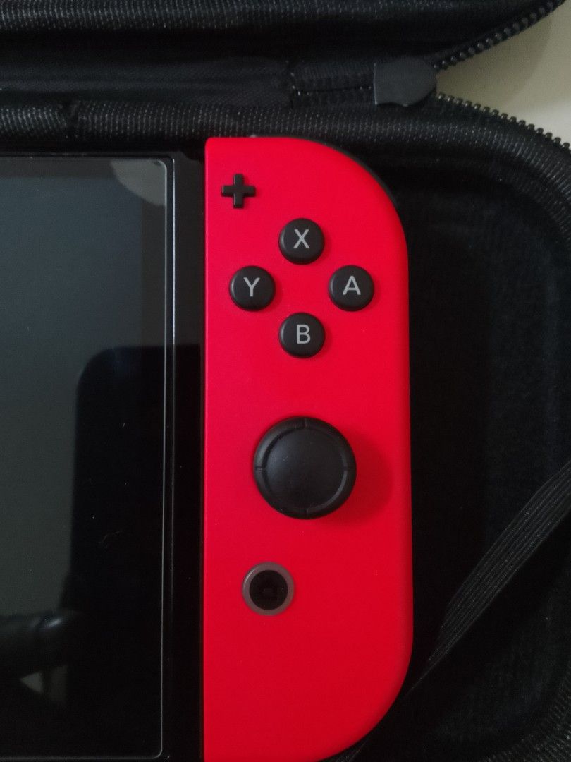 SWITCH OLED CONSOLE ONLY (Category: Nintendo) located in Lunas. Submitted by kuroko_91 (Listing ID 1467557203, Image 3). Description: NO BOX GOT POUCH BAG GOT TEMPERED GLASS NO DOCK,HDMI NO CHARGER FREE JOYCON HOLDER.