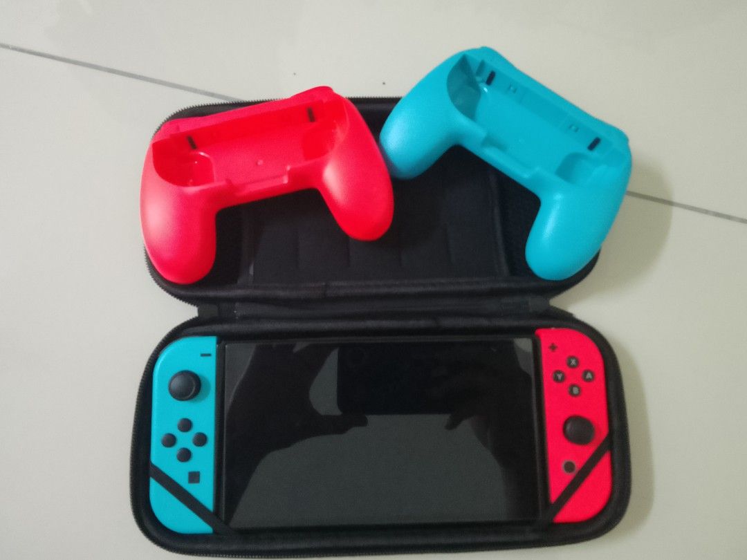 SWITCH OLED CONSOLE ONLY (Category: Nintendo) located in Lunas. Submitted by kuroko_91 (Listing ID 1467557203, Image 1). Description: NO BOX GOT POUCH BAG GOT TEMPERED GLASS NO DOCK,HDMI NO CHARGER FREE JOYCON HOLDER.